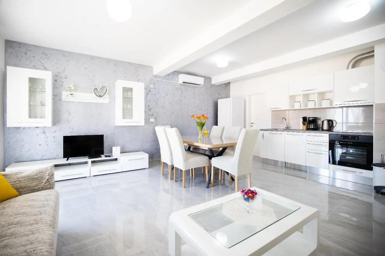 Deluxe Apartments Sanja With Seaview Gornji Karin 0*,
