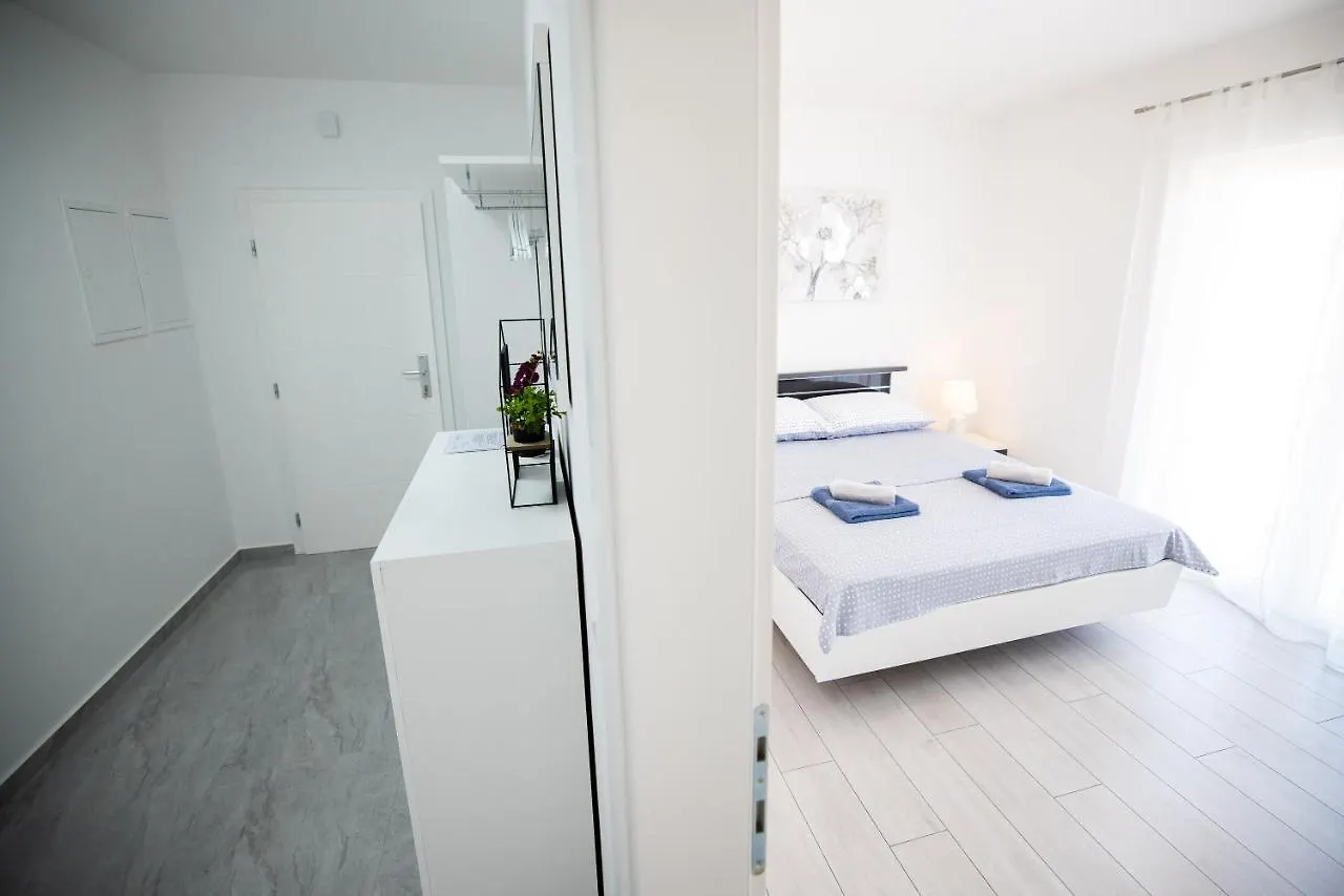 Deluxe Apartments Sanja With Seaview Gornji Karin Croatia
