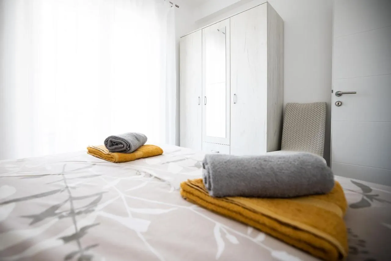 Deluxe Apartments Sanja With Seaview Gornji Karin