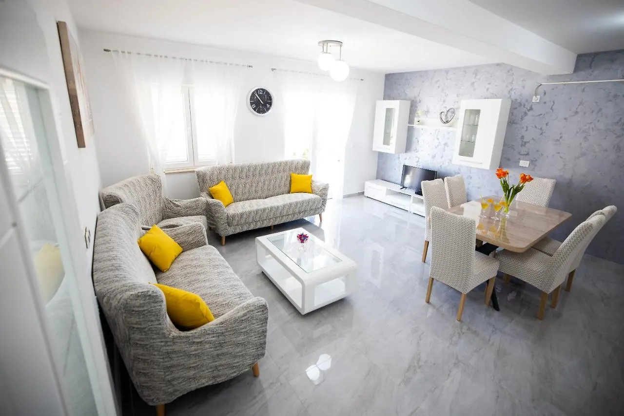 Deluxe Apartments Sanja With Seaview Gornji Karin 0*,