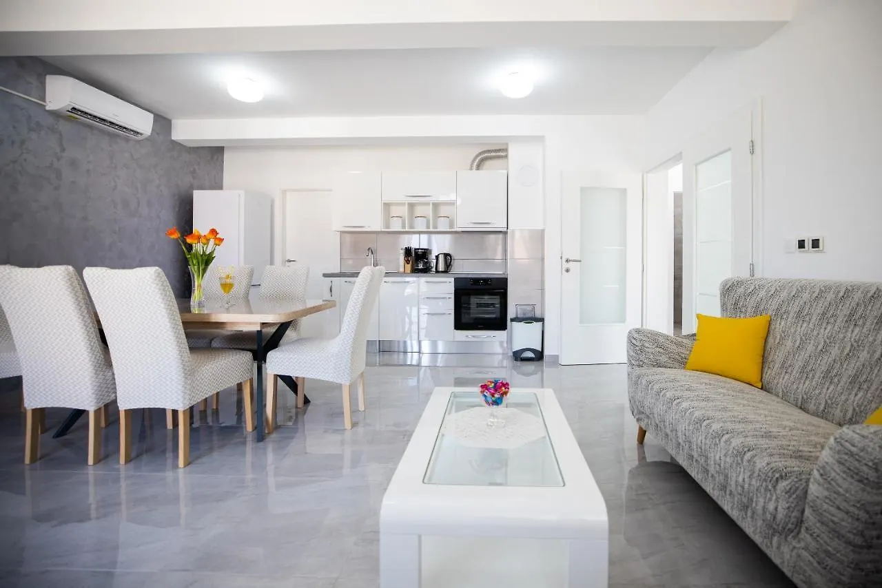 Deluxe Apartments Sanja With Seaview Gornji Karin Croatia
