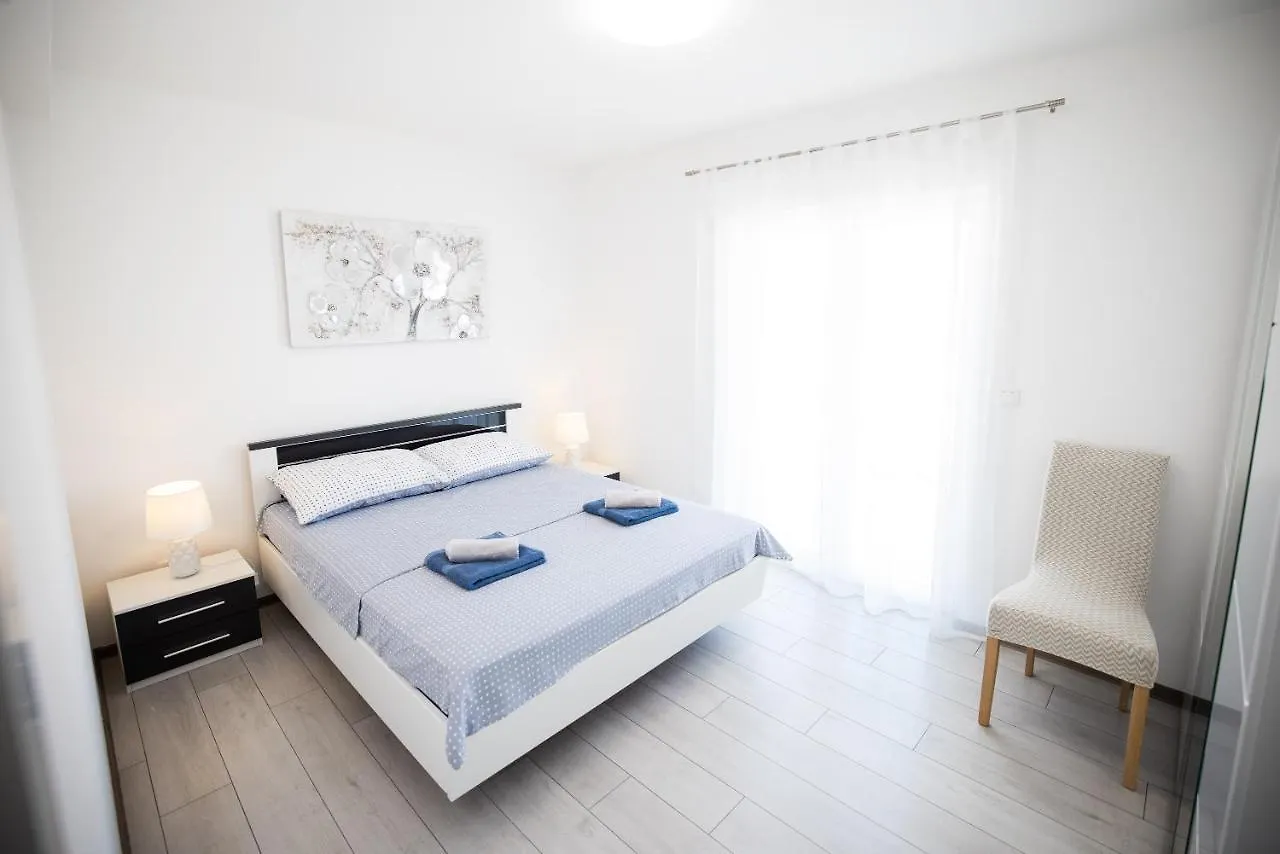 Deluxe Apartments Sanja With Seaview Gornji Karin Croatia