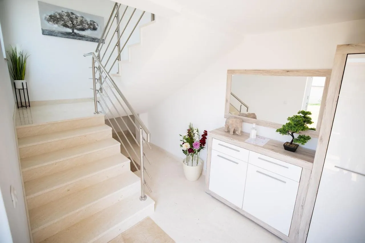 Deluxe Apartments Sanja With Seaview Gornji Karin 0*,