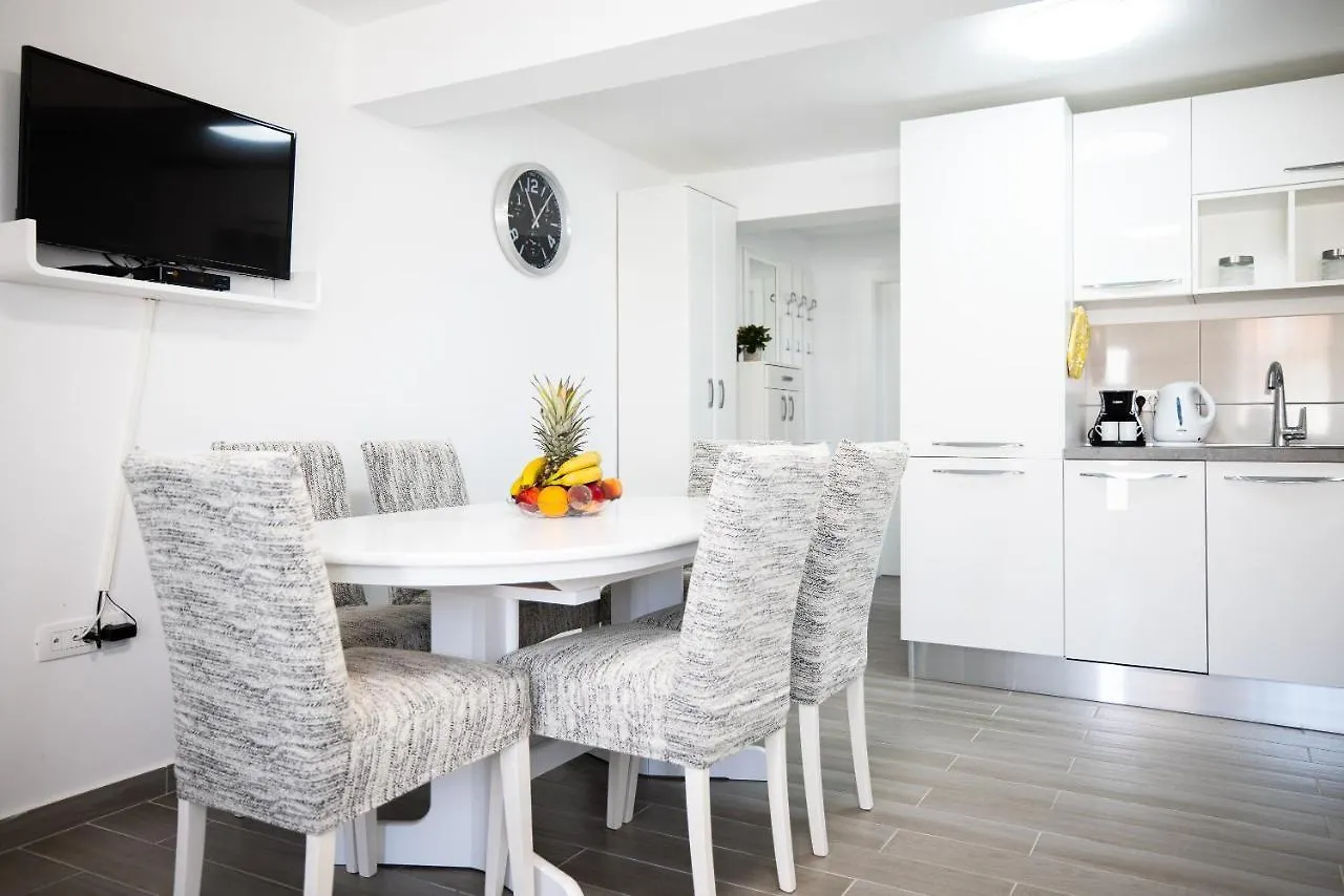 Deluxe Apartments Sanja With Seaview Gornji Karin Croatia
